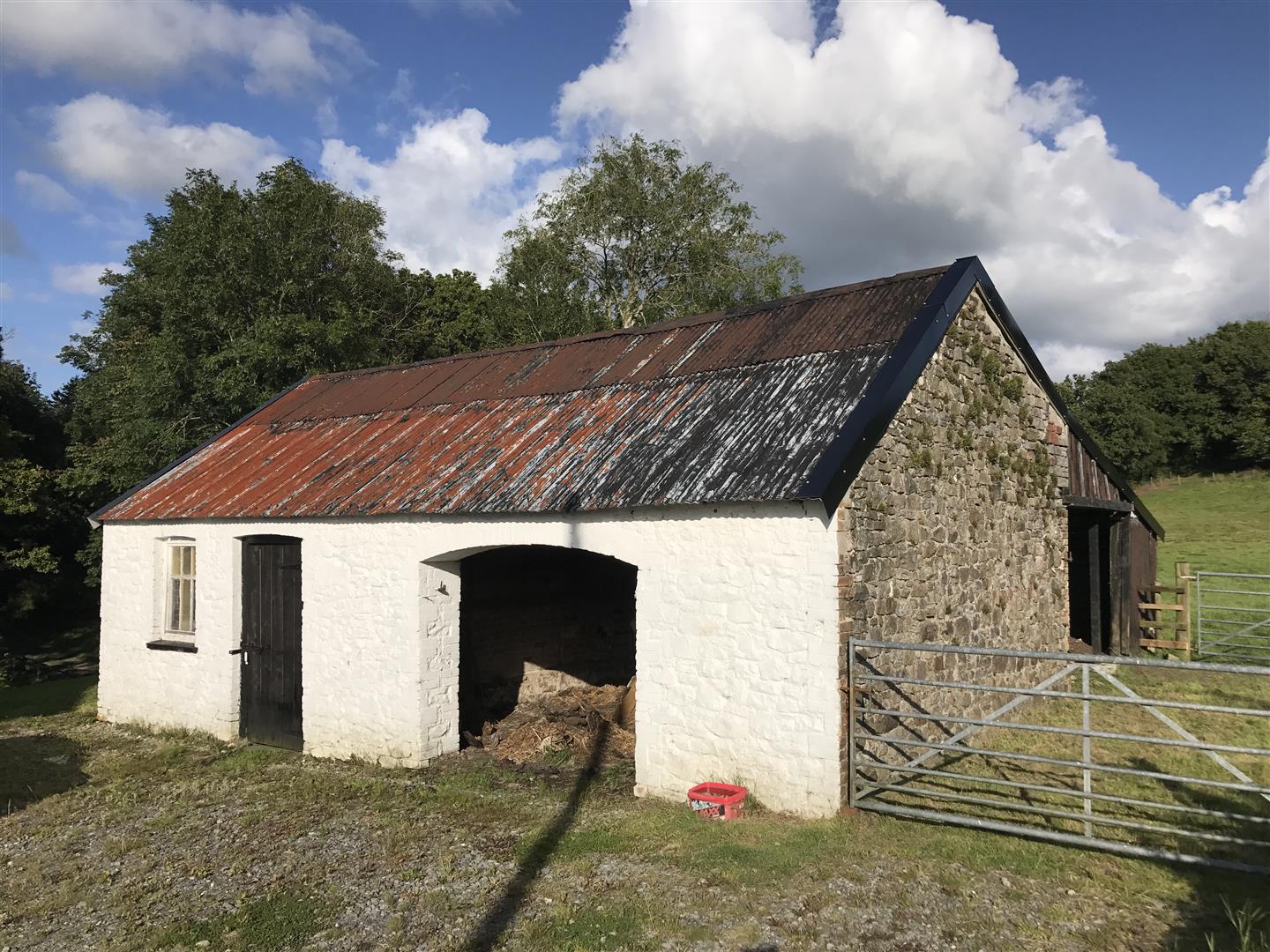 TRADITIONAL STABLE/WORKSHOP